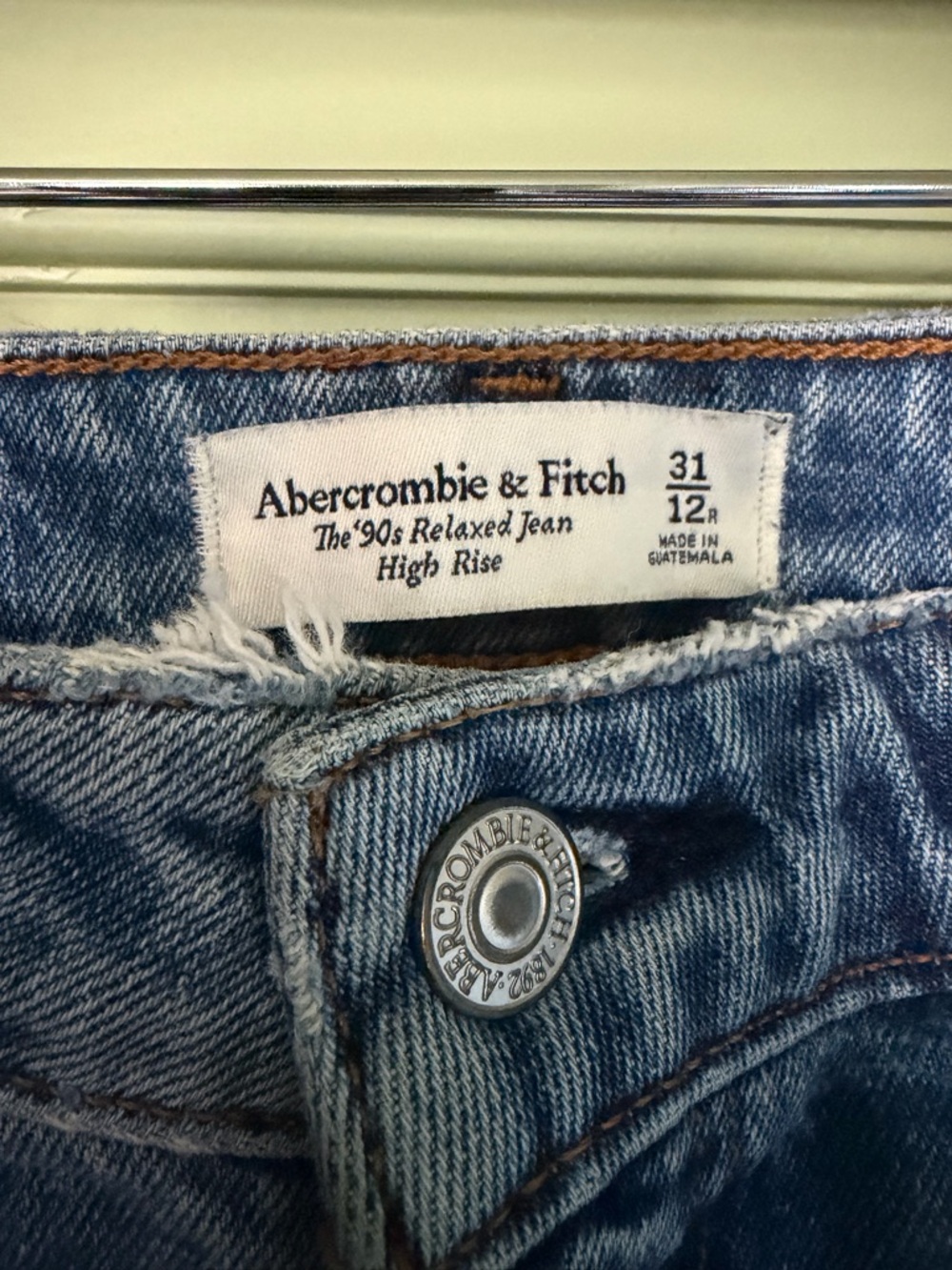 Abercrombie High Rise 90s Relaxed Jean - Picture 4 of 7
